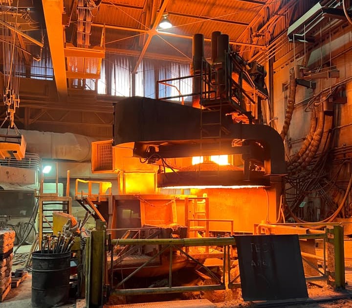 Electric arc furnace flue
